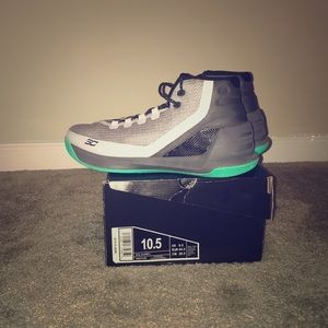 Size 10.5, Under Armour Curry 3